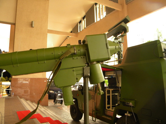 中国企业展出的FN-6防空导弹