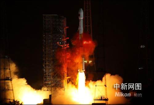 中国成功发射首颗中继卫星为神七提高测控率