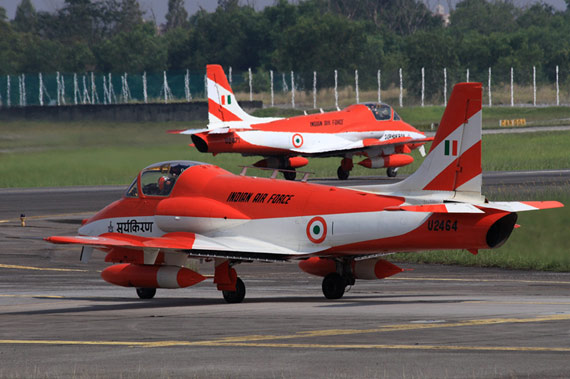 印度空军装备的老式HJT-16“光线”(Kiran)教练机