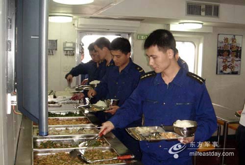 资料图：我海军士兵日常餐食