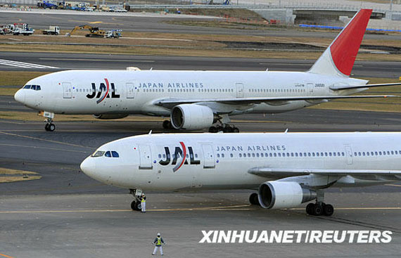 这是1月8日停在东京羽田机场的日本航空公司客机。新华社/路透