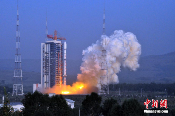 北京时间8月10日6时49分，中国在太原卫星发射中心用“长征四号丙”运载火箭，成功将“遥感卫星十号”送入太空。中新社发尚春雅摄