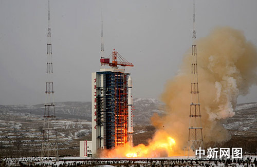 12月15日，中国在太原卫星发射中心以一箭双星方式，用“长征四号丙”运载火箭将“中国遥感卫星八号”成功送入太空，搭载发射的中国首颗公益小卫星“希望一号”也顺利进入预定的太阳同步轨道。中新社发孙自法摄