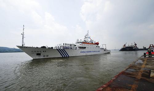 8月13日，“中国海监83”船缓缓离开广州长洲岛港口