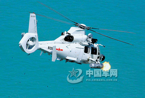 海军舰直9舰载机对海上目标进行航空机枪攻击