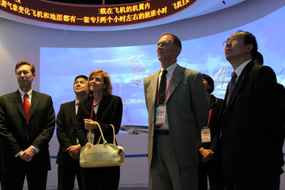 美国联邦航空局长RandolphBabbitt参观中国航空馆后展区(2)