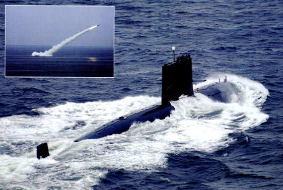图文：海军宋级潜艇演习中驶向指定海域