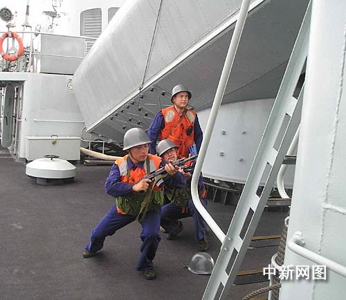 组图：中国海军海上反恐演练提高应急反应能力