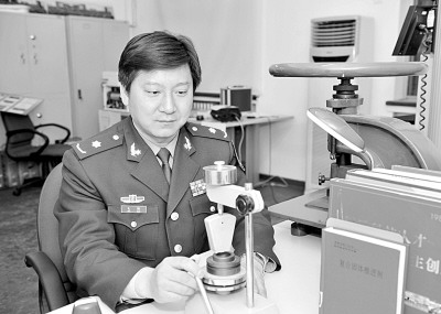 吴勋，二炮装备研究院某室主任。