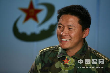 百名藏族主官成为解放军部队建设骨干人员(图)