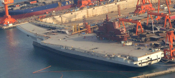 联合早报称中国航母2-4年内完工服役(组图)