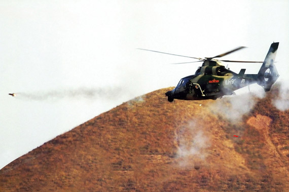 中国陆航新型直升机每月实装飞行120小时(组图)