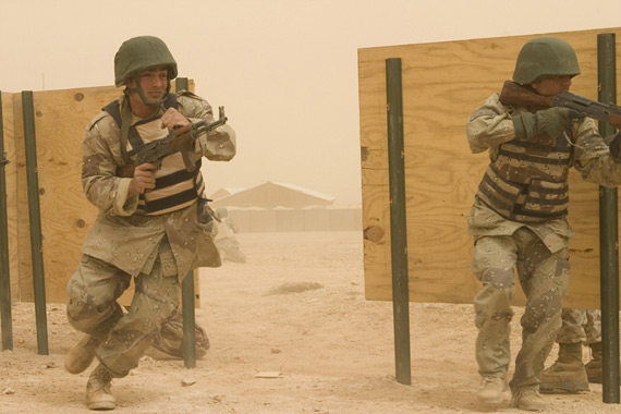 伊1300余名军警与萨德尔武装作战时逃跑遭开除