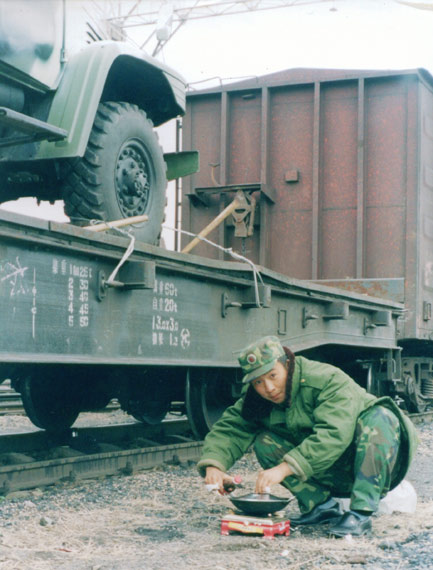 修理连战友：向南林勤奋好学不畏惧困难(图)