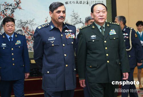 梁光烈会见巴空军参谋长称中巴两国是好兄弟