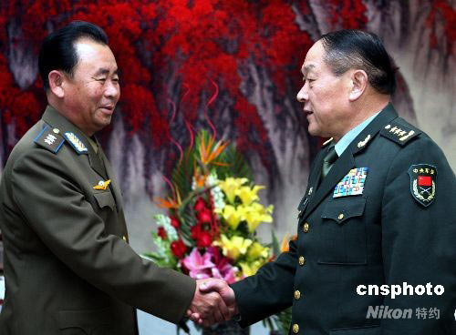 梁光烈会见朝鲜人民军空军司令李炳哲(图)