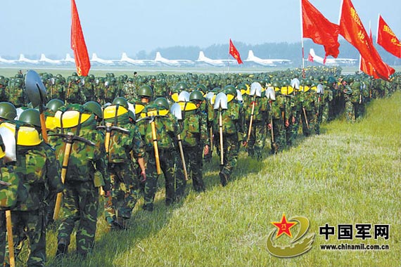中央军委要求不惜代价确保灾民生命财产安全