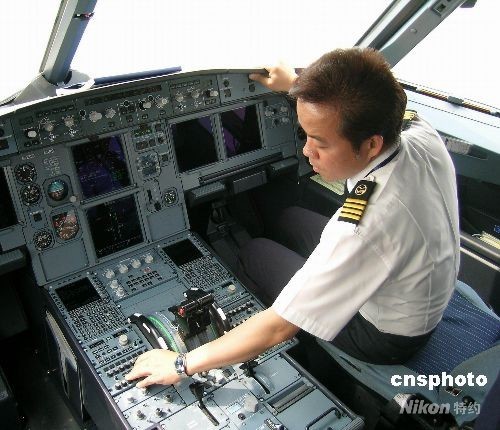 四川航空公司台湾飞行员：俯瞰祖国赞幅员辽阔