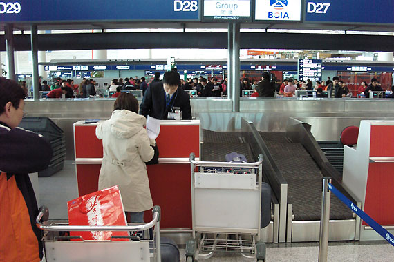 5月1日起民航经济舱旅客随身限带一件物品