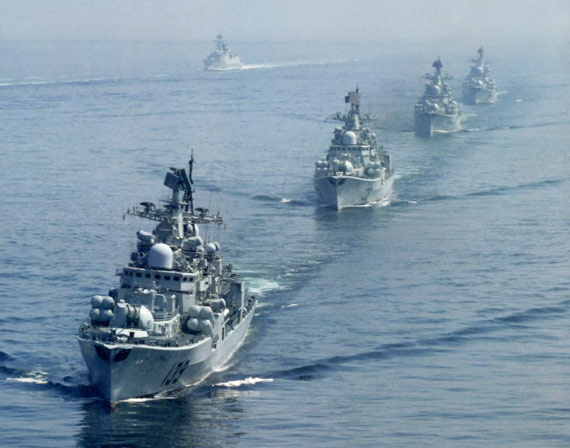 资料图：中国海军现代级导弹驱逐舰编队
