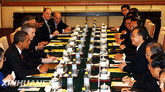 2009年11月18日，中国国务院总理温家宝在北京钓鱼台国宾馆会见正在中国进行国事访问的美国总统奥巴马。新华社记者刘建生摄