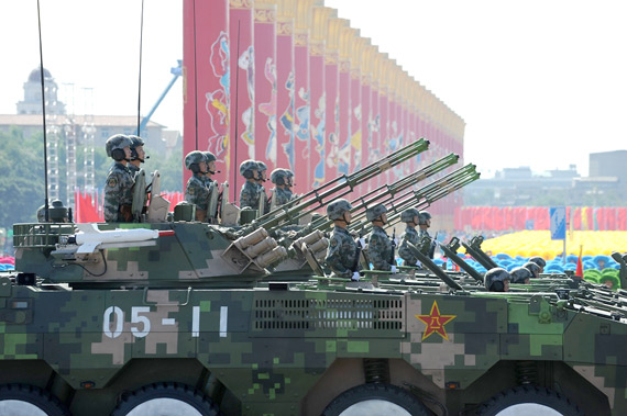 资料图：我军ZBD09式8×8轮式装甲车方队参加新中国成立60周年国庆阅兵