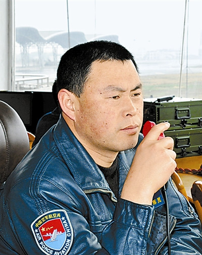 地面人员指挥作战