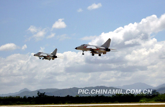 海军航空兵飞豹歼击轰炸机双机编队起飞