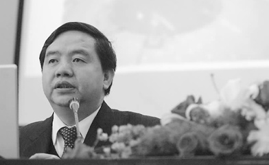 陈善广在武汉大学演讲，题为《航天医学工程学理论与实践》。高宝燕摄