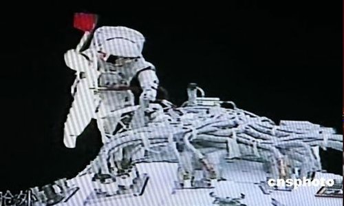 2008年中国宇航员首次出舱在太空行走