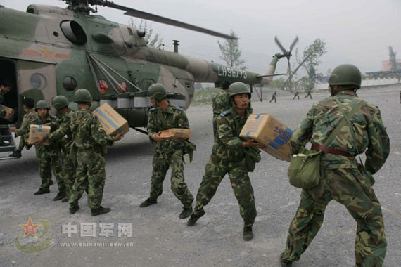解放军发放中药制剂到一线救灾部队效果明显