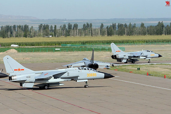 东海舰队精心培养航空兵应对突发事件应对力