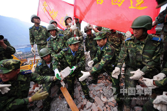 全军和武警部队80位将军奋战在抗震救灾一线