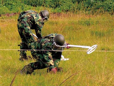 我军2000专业工程兵反恐专家担负奥运排爆任务