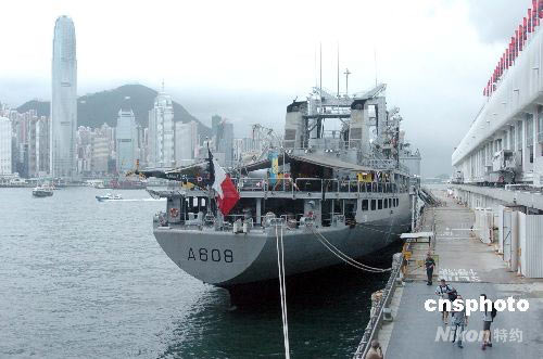 组图：法国海军瓦尔号补给指挥舰抵达香港