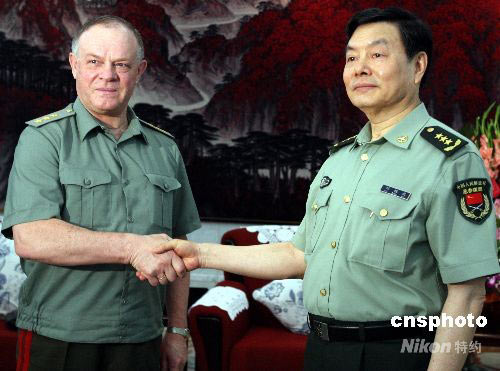 解放军副总参谋长会见俄防空兵主任局局长(图)