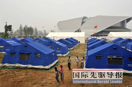 14国军方赈灾物资已运抵中国支援抗震救灾(图)
