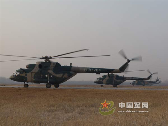 我军陆航直升机赴青岛执行奥运安保航拍任务