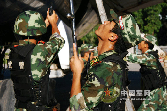 组图：厦门武警锤炼特殊环境恶劣气候条件战力