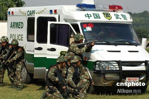 组图：江苏武警反恐特战队员军事技能大比武