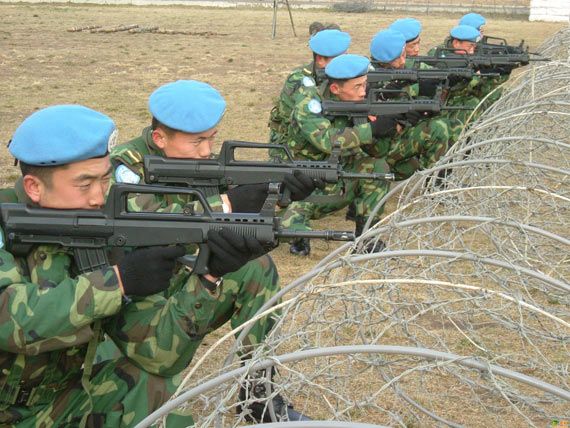 中国驻苏丹维和部队持轻武器穿越高危冲突地区