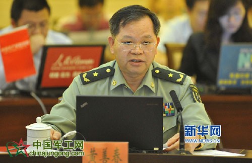 图为广东省委常委、省军区政治委员、党委书记黄善春在交流会现场