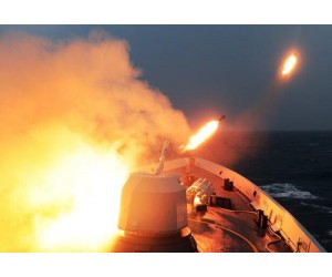 北海舰队某驱逐舰支队组织实弹射击训练