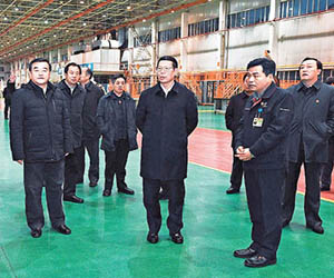 张高丽考察航空工业：推动航空工业大发展做好军民融合大文章